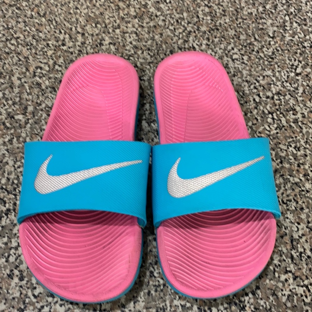Nike slides size 4Y or woman’s 6-7